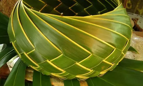 ഓല കൊട്ടയില് മീന് വില്പന; പ്ലാസ്റ്റിക് കവറുകള്ക്കെതിരെ ഒറ്റയാള് പോരാട്ടവുമായി ഒരു മത്സ്യ വ്യാപാരി ഓല കൊട്ടയില് മീന് വില്പന; പ്ലാസ്റ്റിക് കവറുകള്ക്കെതിരെ ഒറ്റയാള് പോരാട്ടവുമായി ഒരു മത്സ്യ വ്യാപാരി