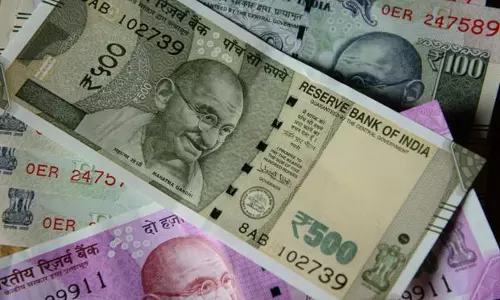 രൂപയുടെ മൂല്യം ഇടിഞ്ഞു; അവസരം മുതലാക്കി പ്രവാസികൾ