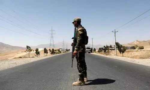 അഫ്ഗാന്‍ തലസ്ഥാനത്ത് താലിബാന്‍ ആക്രമണം; 25 പൊലീസുകാരും ഒരു പത്രപ്രവര്‍ത്തകനും കൊല്ലപ്പെട്ടു