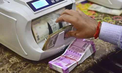 രൂപയുടെ മൂല്യം വീണ്ടും ചരിത്രത്തിലെ താഴ്ന്ന നിലയില്‍