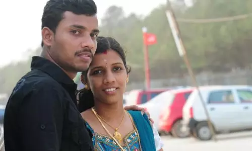 നിപ ബാധിച്ച് മരണപ്പെട്ട  നഴ്സ് ലിനിയുടെ ഭര്‍ത്താവിന്റെ ആദ്യ ശമ്പളം മഴക്കെടുതിയില്‍ ദുരിതമനുഭവിക്കുന്നവര്‍ക്ക്