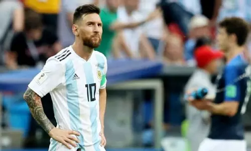 മെസി വീണ്ടും കളി നിര്‍ത്തുന്നു !