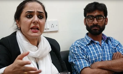 കത്‍വ കേസിലെ സാമൂഹ്യപ്രവര്‍ത്തകനായ താലിബ് ഹുസൈന്റെ പേരില്‍ ആത്മഹത്യാശ്രമത്തിനും കേസ്