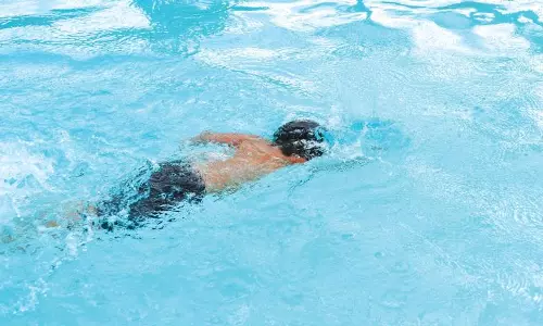 നീന്തല് മത്സരത്തിനിടെ വിദ്യാര്ത്ഥി കുളത്തില് മുങ്ങിമരിച്ചു നീന്തല് മത്സരത്തിനിടെ വിദ്യാര്ത്ഥി കുളത്തില് മുങ്ങിമരിച്ചു