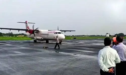 കൊച്ചി നേവല്‍ ബേസില്‍ നിന്ന് ചെറുവിമാന സര്‍വീസ് ആരംഭിച്ചു