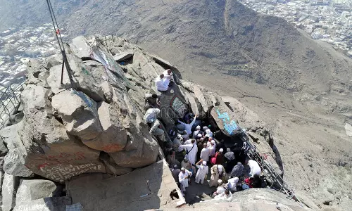 ഹജ്ജ് പൂർത്തിയായി: പുണ്യ കേന്ദ്രങ്ങൾ സന്ദർശിക്കുന്ന തിരക്കിൽ ഹാജിമാർ