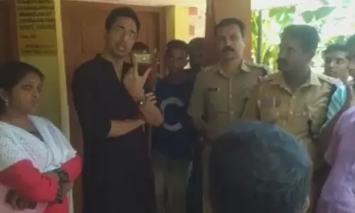 ‘ഈ കലക്ടർ മാസ്സാണ്...’; ദുരിതബാധിതർക്ക് സഹായമെത്തിക്കാത്ത വില്ലേജ് ഓഫീസറെ പറപ്പിച്ച് കല്ക്ടര്‍ ബ്രോ