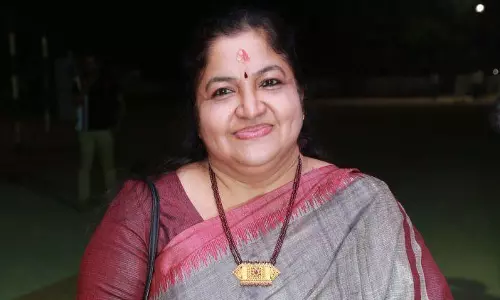 പാട്ടും മധുരവുമായി ചിത്ര അവരെ തേടിവന്നു...