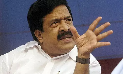 മുന്നറിയിപ്പില്ലാതെ ഡാമുകള്‍ തുറന്നതാണ് പ്രളയത്തിന് കാരണമെന്ന് ആവര്‍ത്തിച്ച് ചെന്നിത്തല