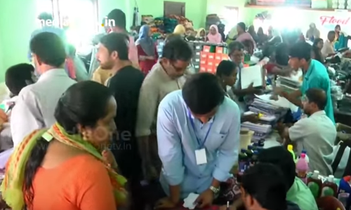 പ്രളയബാധിതര്‍ക്ക് വേണ്ടതെന്തെന്ന് അവര്‍ തീരുമാനിക്കട്ടെ; പന്തളത്ത്  ഇതാ ഒരു സൂപ്പര്‍മാര്‍ക്കറ്റ്