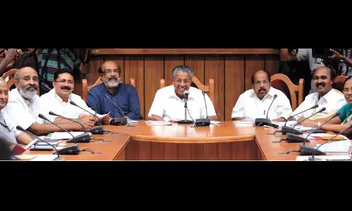 പ്രളയക്കെടുതി ചര്‍ച്ച ചെയ്യാന്‍ നാളെ പ്രത്യേക നിയമസഭാ സമ്മേളനം