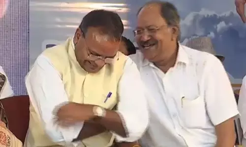 വാജ്‍പേയിയുടെ അനുശോചനയോഗത്തില്‍ ചിരിച്ച്മറിഞ്ഞ് ബി.ജെ.പി മന്ത്രിമാര്‍ - വീഡിയോ