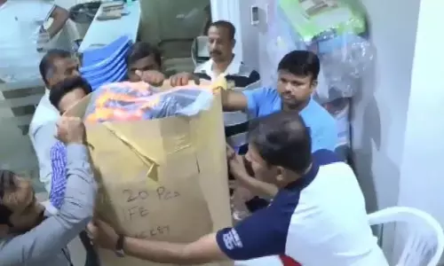 കേരളം തനിച്ചല്ല; കണ്ണീരൊപ്പാന്‍ പ്രവാസലോകവും