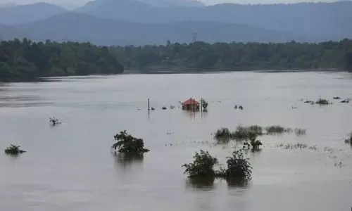 ചെങ്ങന്നൂരിലെ പാണ്ടനാട് ഏഴ് മൃതദേഹങ്ങള്‍ കണ്ടെത്തി 