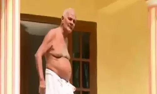 മുന്നറിയിപ്പുകളെ അവഗണിച്ചും രക്ഷാപ്രവര്‍ത്തകരെ ചീത്തവിളിച്ചും അപകടം ക്ഷണിച്ചുവരുത്തുന്നവര്‍ 