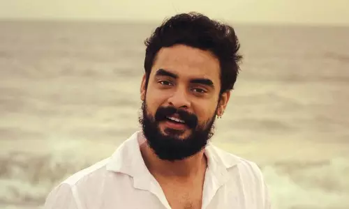 വൈറസില്‍ കോഴിക്കോട് കളക്ടറായി ടൊവിനോ