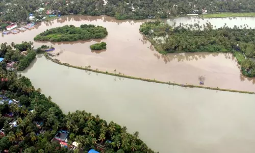 രക്ഷാപ്രവർത്തനവുമായി സഹകരിക്കാത്ത നാല് ബോട്ടുടമകള്‍ അറസ്റ്റില്‍ 
