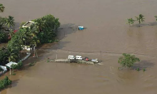 മഴക്കെടുതി; സൗജന്യ സേവനം വാഗ്ദാനം ചെയ്ത് പൈലറ്റുമാർ