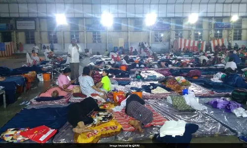 കൈകോര്‍ത്ത് സര്‍ക്കാര്‍ സംവിധാനങ്ങളും സന്നദ്ധസംഘടനകളും; കൊച്ചി പ്രളയത്തെ അതിജീവിക്കുന്നു