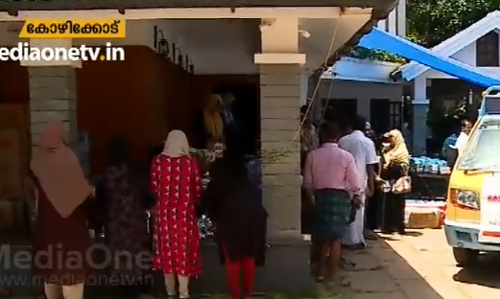 പ്രളയജലമൊഴിഞ്ഞ വീട്ടില്‍ ഒരുങ്ങുന്നത് ദിവസവും 3000 പേര്‍ക്കുള്ള അന്നം