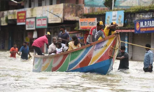മരണമുഖത്ത് നിന്ന് കേരളത്തെ ജീവിതത്തിന്റെ തീരത്തടുപ്പിച്ചത് ഇവരാണ്...