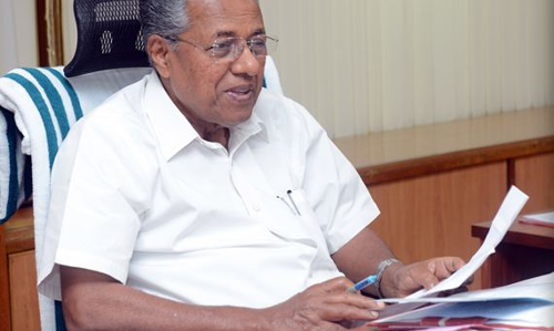 മുഖ്യമന്ത്രി പ്രളയ ബാധിത മേഖലയില്‍;  ദുരിതാശ്വാസ ക്യാമ്പുകള്‍ സന്ദര്‍ശിച്ചു