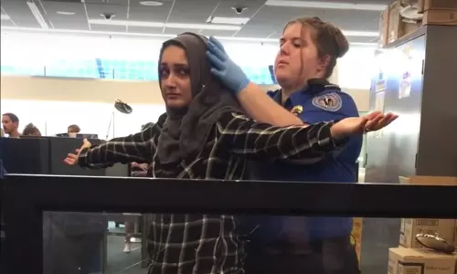 രക്തം പുരണ്ട പാഡ് കാണിക്കാൻ നിർബന്ധിതയായി, അമേരിക്കൻ എയർപോർട്ടിൽ  നേരിടേണ്ടി വന്ന ദുരവസ്ഥ വിവരിച്ച് മുസ്‍ലിം യുവതി 