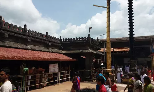 കേരളത്തിന് ആശ്വാസമായി കൊല്ലൂര്‍ മൂകാംബിക ക്ഷേത്രം; 1 കോടി നല്‍കി