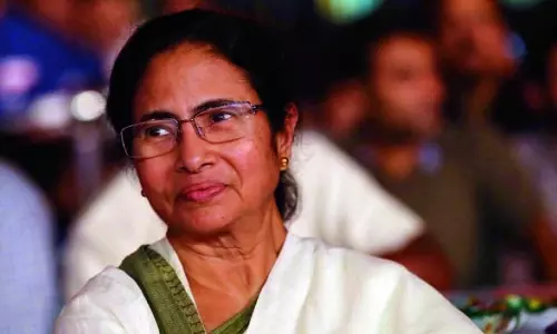 എന്റെ മനസ് കേരളത്തിലെ ജനങ്ങള്‍ക്കൊപ്പം; 10 കോടി വാഗ്ദാനം ചെയ്ത് മമതാ ബാനര്‍ജി