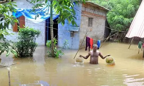 കോട്ടയം ജില്ലയുടെ ഭാഗങ്ങളില്‍ ഇനിയും വെള്ളമിറങ്ങിയില്ല