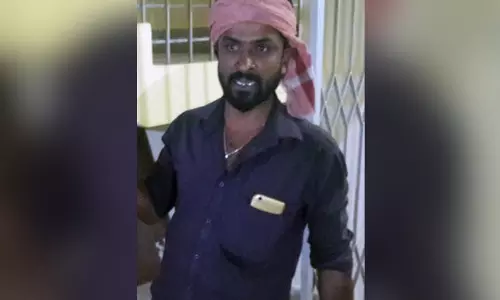 ഭാര്യയുടെ തലയറുത്ത് കയ്യിൽ പിടിച്ച് യുവാവ് പോലീസ് സ്റ്റേഷനിലേക്ക് കടന്ന് ചെന്നു