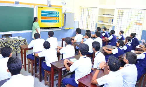 ക്രമരഹിതമായ സ്ഥലം മാറ്റവും സ്ഥാനക്കയറ്റവും: സ്കൂളുകളില്‍ പഠിപ്പിക്കാൻ അധ്യാപകരില്ല