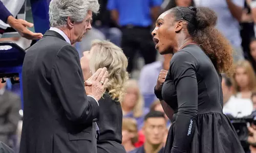 പൊട്ടിക്കരഞ്ഞ് സെറീന വില്യംസ്; ഒസാക്കയുടെ ആദ്യ ഗ്രാൻസ്ലാം കണ്ണീരിന്റേതായി