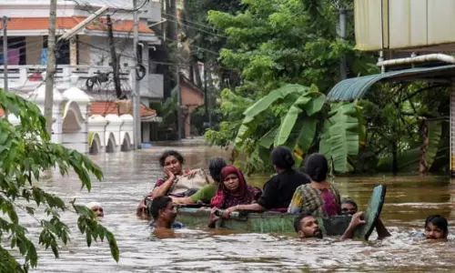 കേന്ദ്രത്തോട് പ്രത്യേക പാക്കേജ് ആവശ്യപ്പെടുമെന്ന് സര്‍വകക്ഷിയോഗം