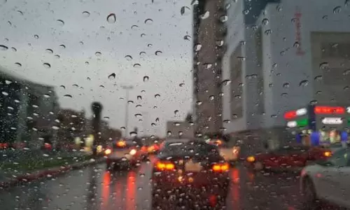ശൈത്യകാലത്തിന്റെ വരവറിയിച്ച് യു.എ.ഇയിൽ ഇന്നും  ശക്‌തമായ മഴ