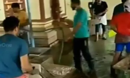 എറണാകുളത്തെ ക്ഷേത്രം വൃത്തിയാക്കാന്‍ മലപ്പുറത്തുകാരും  