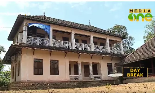 കായൽ രാജാവിന്റെ വീട്ടിലും വെള്ളം കയറി  