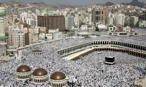 ഹജ്ജിന്റെ പ്രധാന കർമ്മങ്ങൾ പൂർത്തിയാക്കി വിശ്വാസികൾ