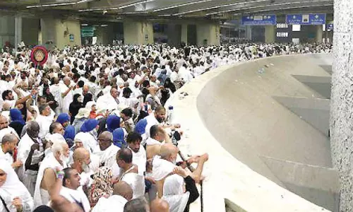 മിനായില്‍ തമ്പുകളില്‍ ഹാജിമാര്‍; ഇന്നു മുതല്‍ പിശാചിന്റെ സ്തൂപത്തില്‍ കല്ലേറ്