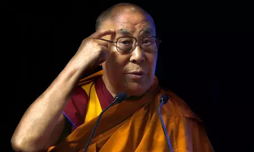 കേരളത്തിന്‌ സാന്ത്വനവുമായി ദലൈലാമ; 11 ലക്ഷം രൂപ നല്‍കി