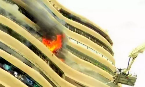 മുംബൈ ക്രിസ്റ്റല്‍ ടവറിലെ 12ാം നിലയില്‍ തീപിടുത്തം; 4 മരണം