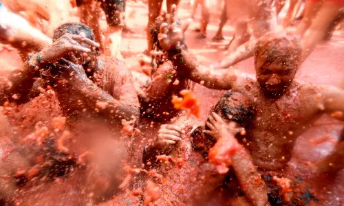 തക്കാളിച്ചുവപ്പില്‍ സ്പെയിന്‍, ആഘോഷമായി ടൊമാറ്റോ ഫെസ്റ്റിവല്‍