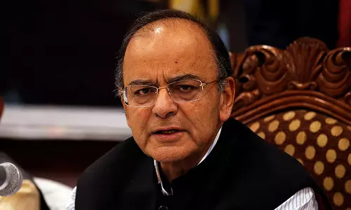 പെട്രോള്‍ വില കുറയ്ക്കുമോ ? അരുണ്‍ ജെയ്റ്റ്‍ലിയുടെ മറുപടി മൌനം; മോദി തൃപ്തനാണെന്നും വിശദീകരണം