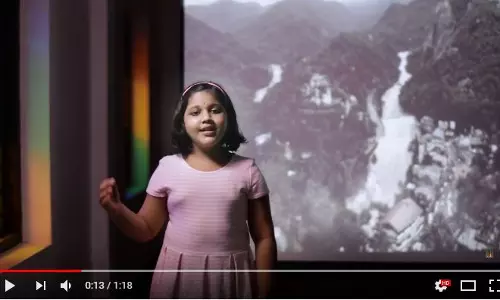 കേരളത്തിന് പാട്ട് പാടി കരുത്ത് പകർന്ന് ബിജിബാലും മകളും കേരളത്തിന് പാട്ട് പാടി കരുത്ത് പകർന്ന് ബിജിബാലും മകളും