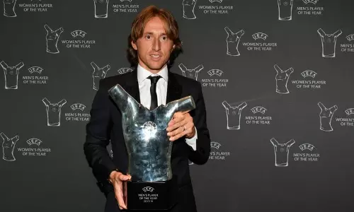 മോഡ്രിച്ച് മികച്ച യൂറോപ്യന് ഫുട്ബോളര്; റൊണാള്ഡോയും സലാഹും പിന്നില് മോഡ്രിച്ച് മികച്ച യൂറോപ്യന് ഫുട്ബോളര്; റൊണാള്ഡോയും സലാഹും പിന്നില്