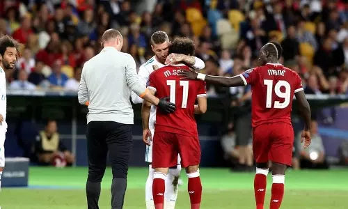 റാമോസ് സലാഹിനോട് ക്ഷമ ചോദിക്കുകയായിരുന്നോ, അതോ?