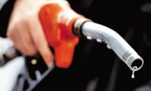 പ്രതിഷേധം ശക്തമാകുന്നതിനിടെ സംസ്ഥാനത്ത് ​ഇന്ധനവില വീണ്ടും വർധിച്ചു