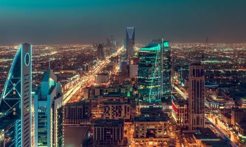 സൗദിയില് കടകളുടെ ബോർഡുകൾ ആറ് മാസത്തിനകം നിയമാനുസൃതമാക്കണം; നിയമ ലംഘനം പിടിക്കപ്പെട്ടാല് പിഴ സൗദിയില് കടകളുടെ ബോർഡുകൾ ആറ് മാസത്തിനകം നിയമാനുസൃതമാക്കണം; നിയമ ലംഘനം പിടിക്കപ്പെട്ടാല് പിഴ