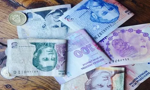 അര്‍ജന്റീനയില്‍ സാമ്പത്തിക പ്രതിസന്ധി രൂക്ഷം; പെസോക്ക് മൂല്യമിടിഞ്ഞു