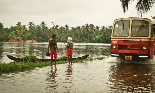 പ്രളയമൊഴിഞ്ഞിട്ട് ദിവസങ്ങള്‍; കുട്ടനാട് ഇപ്പോഴും വെള്ളത്തിനടിയില്‍